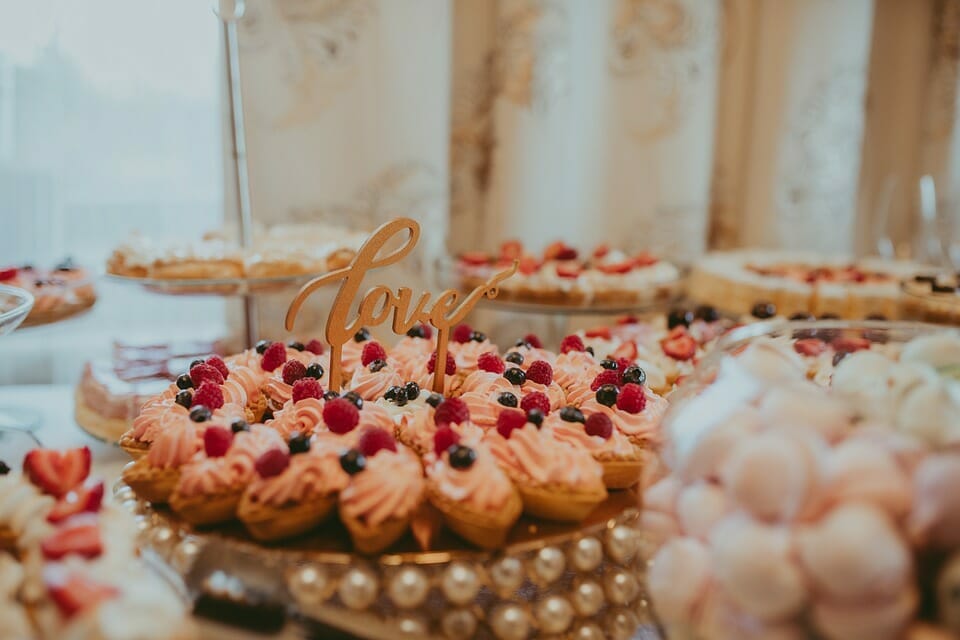 Como crear una mesa de dulces para tu boda